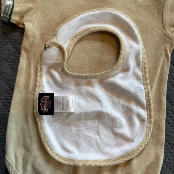 Harley-Davidson Tan Baby Onsie and Bib Set - Picture 7 of 7